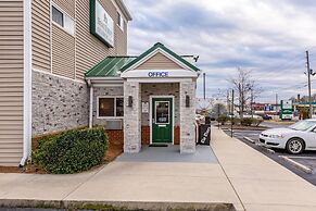 HomeTowne Studios By Red Roof Gainesville, GA