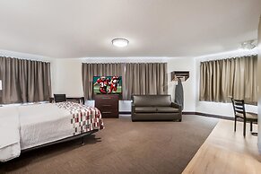 Red Roof Inn & Suites Omaha - Council Bluffs