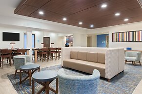 Holiday Inn Express & Suites Columbus Airport East, an IHG Hotel