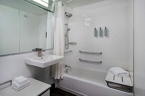 Courtyard by Marriott Miami Beach-South Beach