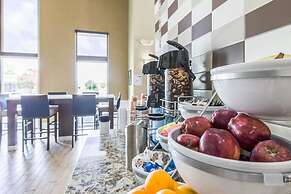 Comfort Inn & Suites Greenwood near University