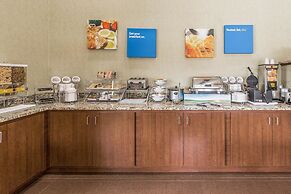 Comfort Inn & Suites Greenwood near University