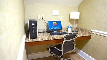 Comfort Inn & Suites Greenwood near University