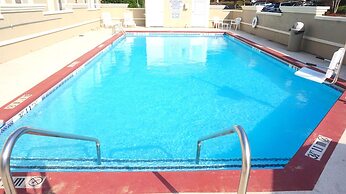 Comfort Inn & Suites Greenwood near University