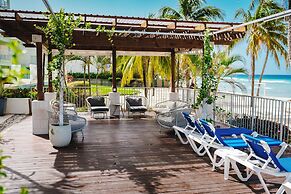 Coconut Court Beach Hotel