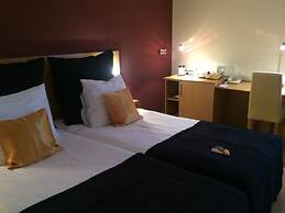 Axis Hotel