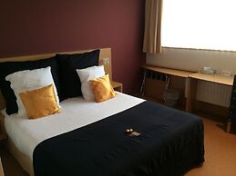 Axis Hotel