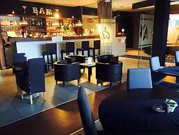 Axis Hotel