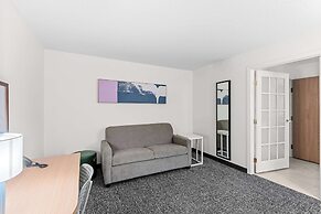 Spark by Hilton Cedar Falls