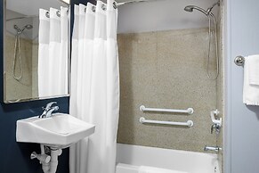 Courtyard by Marriott Long Island MacArthur Airport