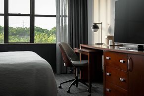 Courtyard by Marriott Long Island MacArthur Airport