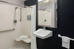 Courtyard by Marriott Long Island MacArthur Airport