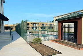 Days Inn by Wyndham LaPlace- New Orleans
