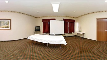 Holiday Inn Express & Suites Plainview by IHG