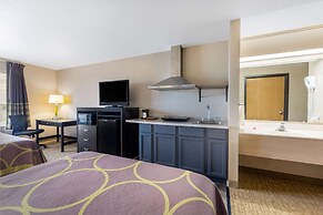 Super 8 by Wyndham Jackson MN