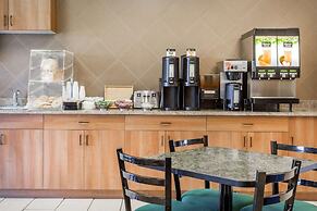 Super 8 by Wyndham Dauphin