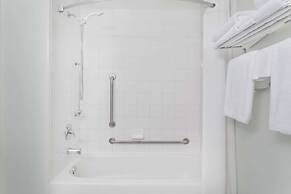 Super 8 by Wyndham Dauphin