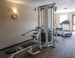 Super 8 by Wyndham Dauphin