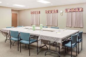 Super 8 by Wyndham Dauphin