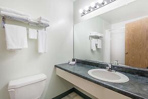 Super 8 by Wyndham Dauphin