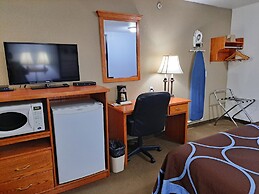 Super 8 by Wyndham Three Hills AB