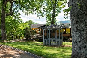 Super 8 by Wyndham Black Mountain