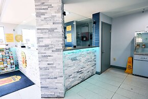 Super 8 by Wyndham Pueblo