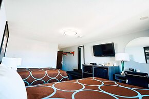 Super 8 by Wyndham Pueblo