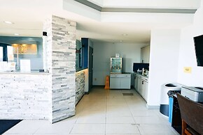 Super 8 by Wyndham Pueblo