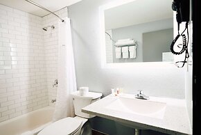 Super 8 by Wyndham Pueblo