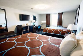 Super 8 by Wyndham Pueblo