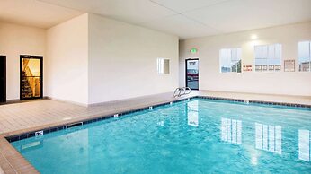 Super 8 by Wyndham Pueblo