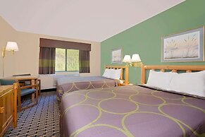Super 8 by Wyndham Cloquet