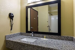 Super 8 by Wyndham Nixa/Springfield Area