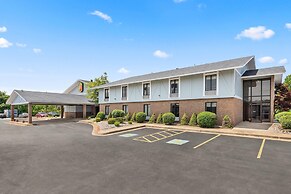 Super 8 by Wyndham Harrison AR