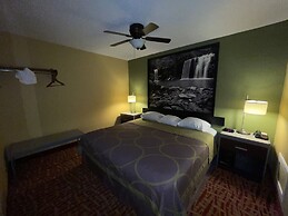Super 8 by Wyndham Van Buren/Ft. Smith Area