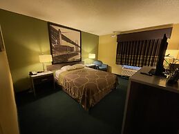 Super 8 by Wyndham Van Buren/Ft. Smith Area