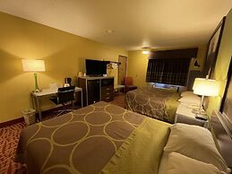 Super 8 by Wyndham Van Buren/Ft. Smith Area