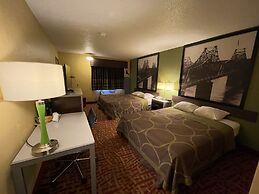 Super 8 by Wyndham Van Buren/Ft. Smith Area
