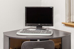 Super 8 by Wyndham Selma/Fresno Area