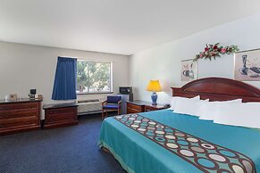Super 8 by Wyndham Selma/Fresno Area
