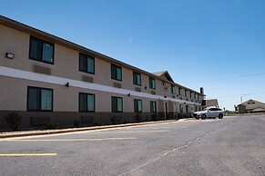 Super 8 by Wyndham Pratt