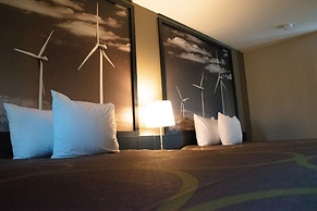 Super 8 by Wyndham Pratt