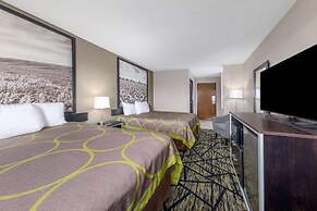 Super 8 by Wyndham Pratt