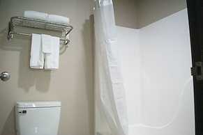 Super 8 by Wyndham Pratt