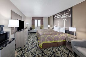 Super 8 by Wyndham Pratt