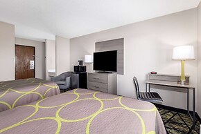 Super 8 by Wyndham Pratt