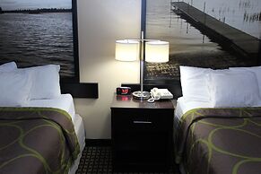 Super 8 by Wyndham Clear Lake