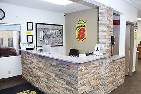 Super 8 by Wyndham Clear Lake