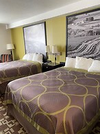 Super 8 by Wyndham Independence IA